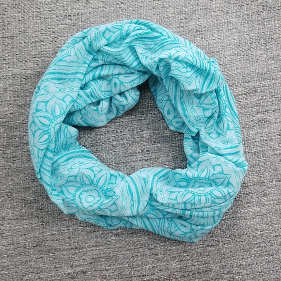 Accessories - EUC, Soft, Light Blue & White Scarf